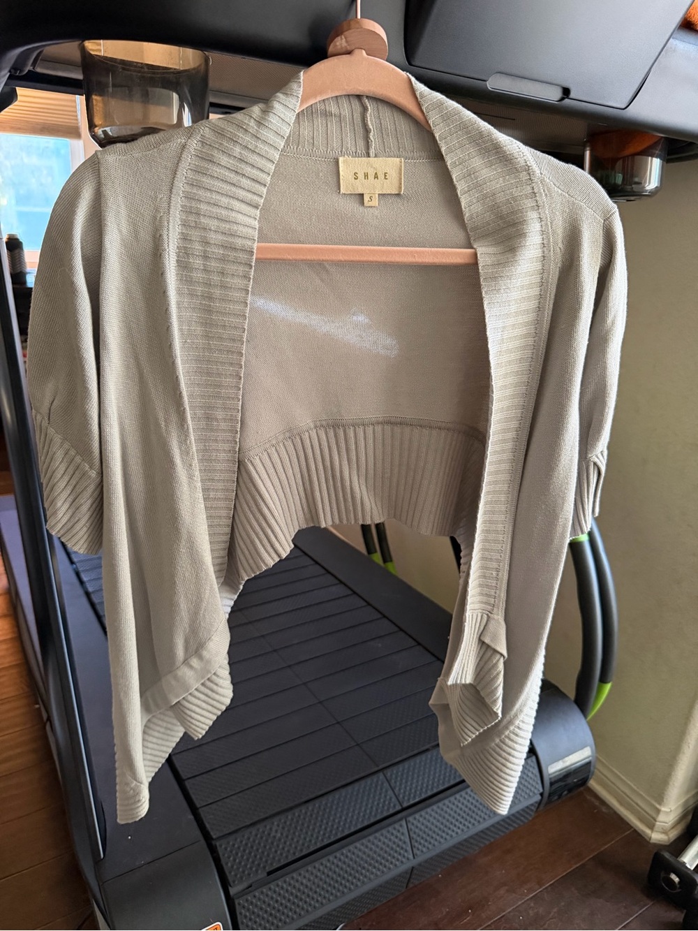 SHAE Open-Front Short Cardigan in Light gray/silver